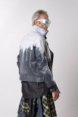 BIKER EN CUERO GRIS CON PINTURA BLANCA