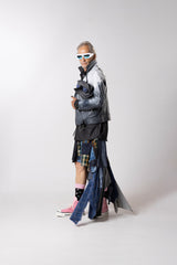 BIKER EN CUERO GRIS CON PINTURA BLANCA