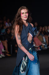 BLAZER/CHALECO INMORAL AZUL con FLOR DE RETAZOS